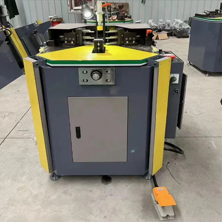 Машина за комбинирање на аголни алуминиумски профили 140 mm