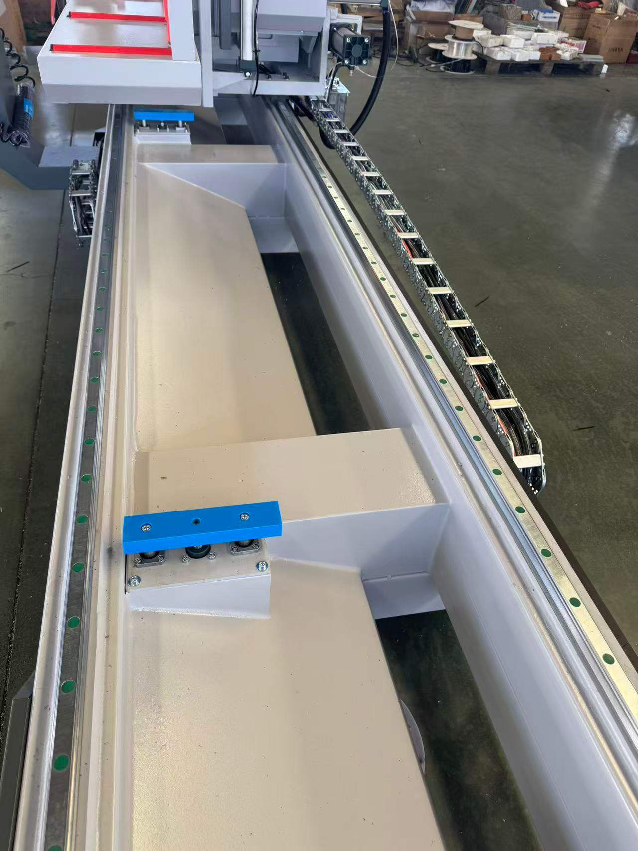 Внатрешна вртлива пила со висока прецизност 550 CNC (45°/90°)