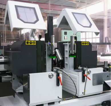 CNC пила за прецизно сечење со двоглава за 45° и 90°