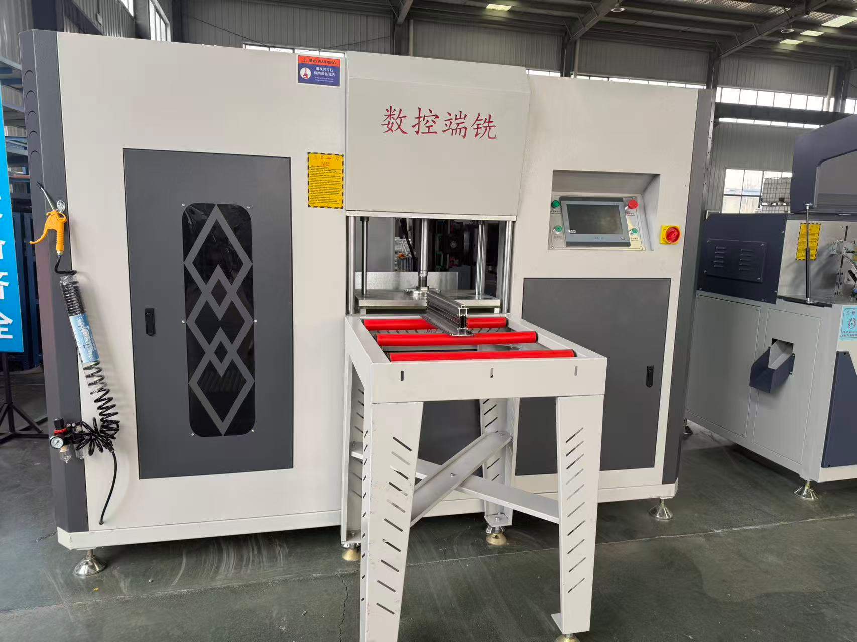 Високопрецизен CNC краен мелник со 3+2 оски за алуминиумски лопатки со специјална форма