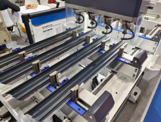 Прецизна машина за дупчење на ѕид од завеси со CNC со 4-глави