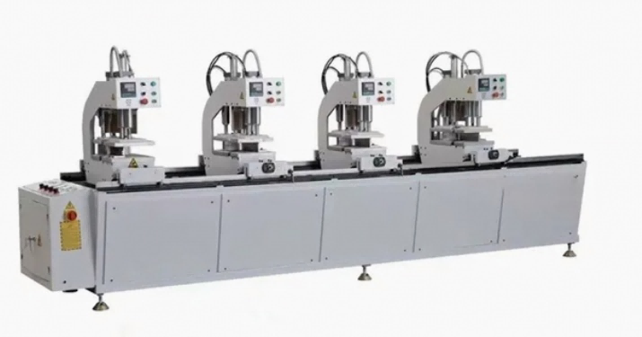 Професионални PVC UPVC шарени профили на прозорци CNC Бесшевни машини за заварување со 4 серво-контролирани глави